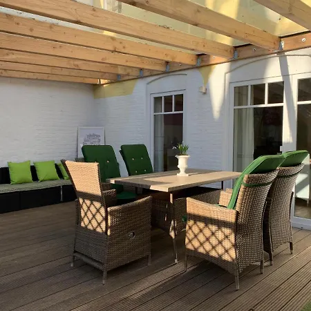 Noor Mitten In Der Eckernfoerder Altstadt